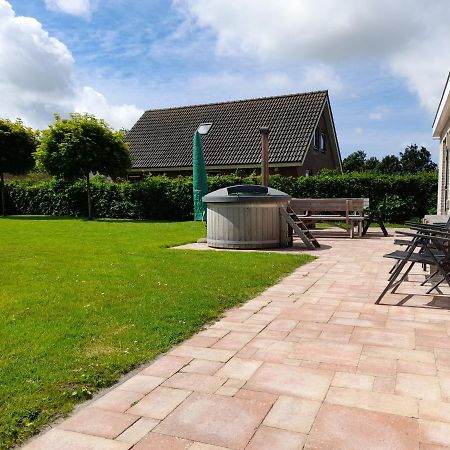 Вилла Wellnesshuis Met Hottub, Ligbad En Grote Tuin Tzummarum Экстерьер фото