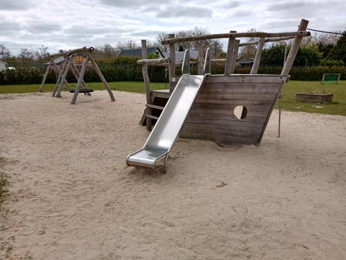 Вилла Wellnesshuis Met Hottub, Ligbad En Grote Tuin Tzummarum Экстерьер фото