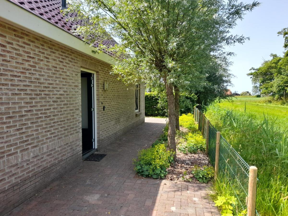 Вилла Wellnesshuis Met Hottub, Ligbad En Grote Tuin Tzummarum Экстерьер фото