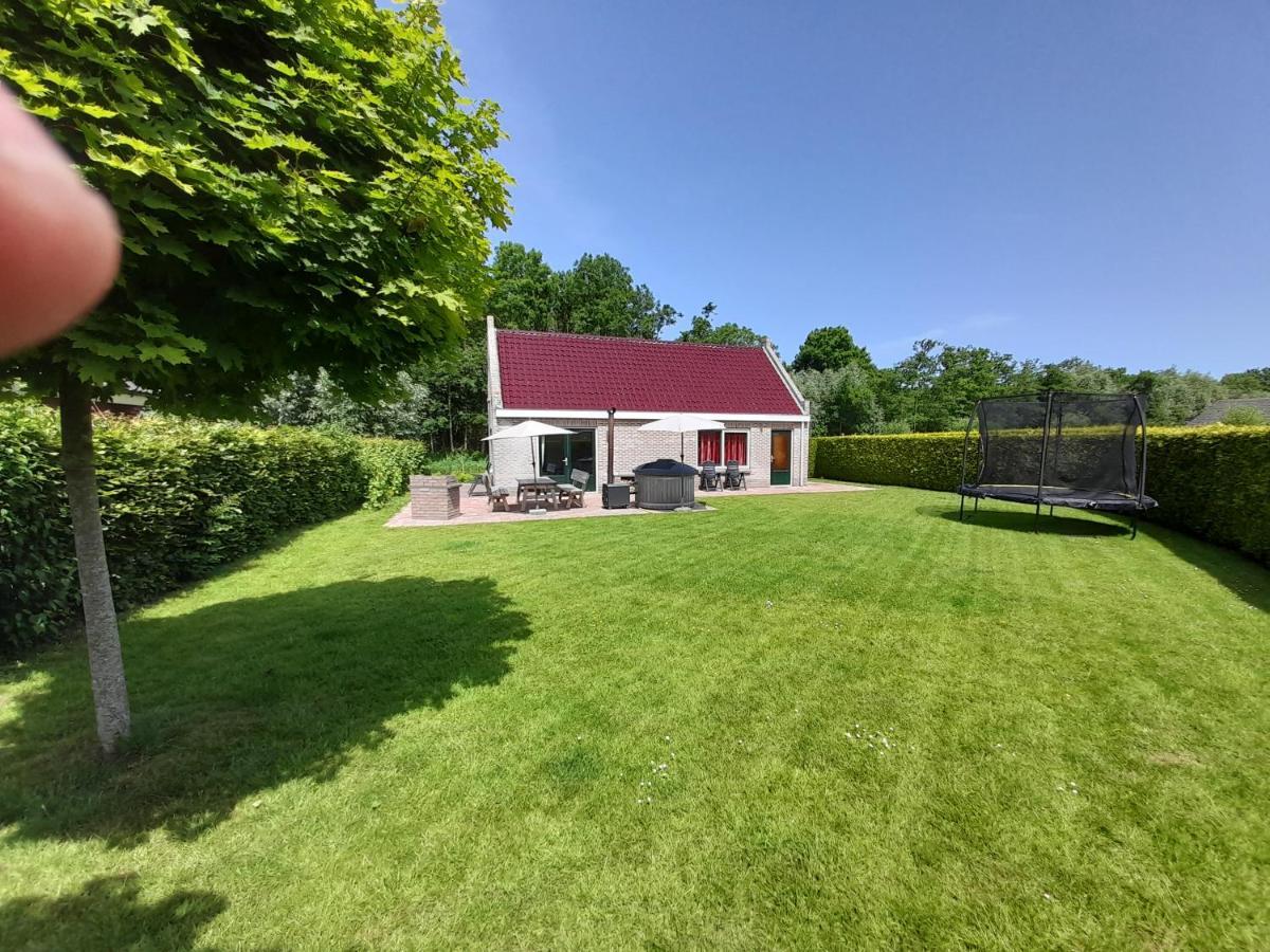 Вилла Wellnesshuis Met Hottub, Ligbad En Grote Tuin Tzummarum Экстерьер фото